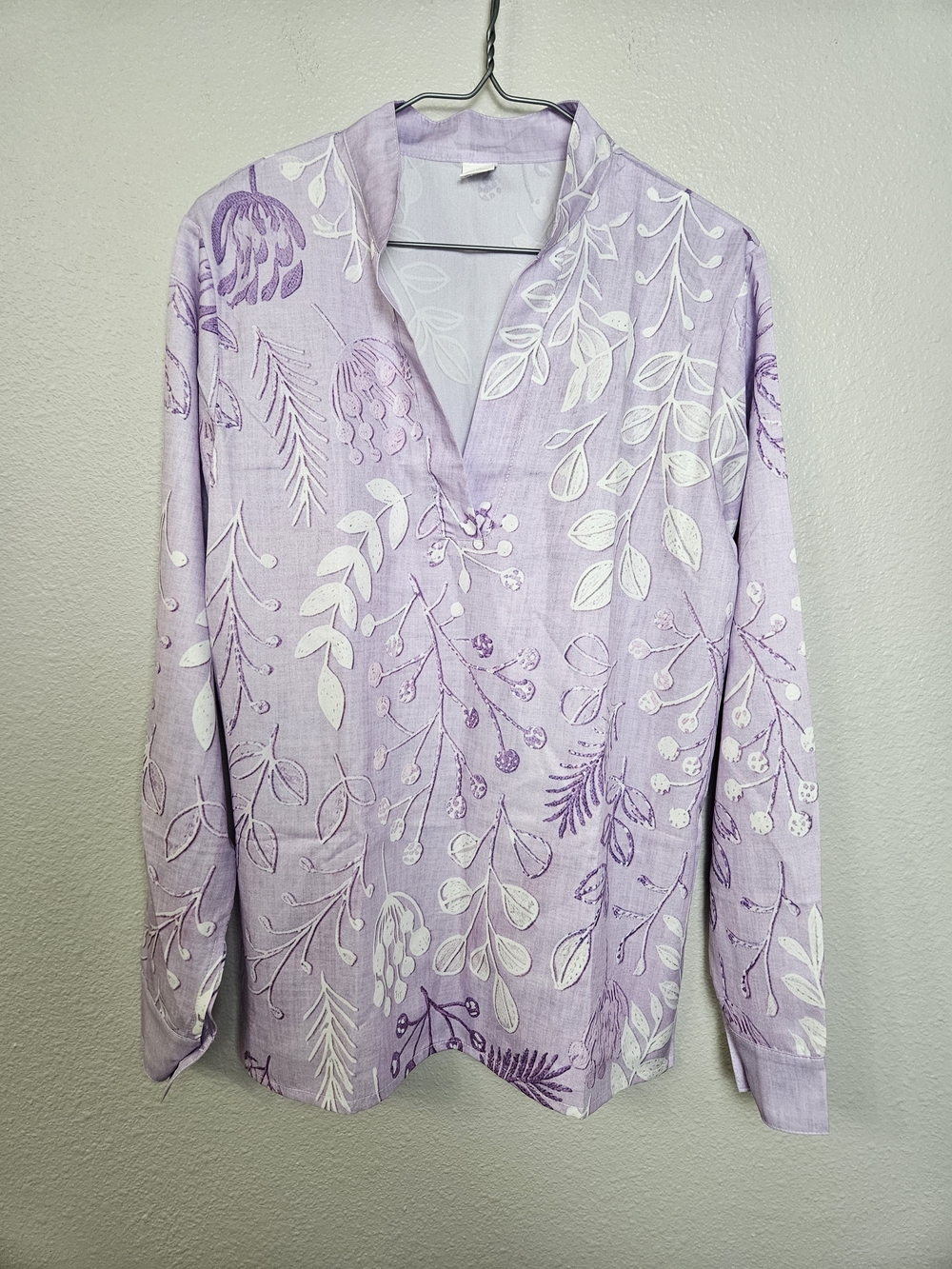 Women's Lavender Botanical Print V-Neck Blouse Size M